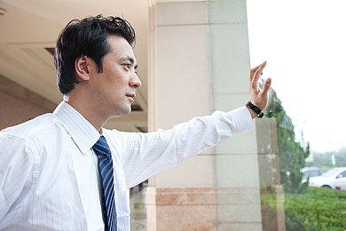 在 RED DEAD 在线模式中与野生动物交流并作为博物学家发展